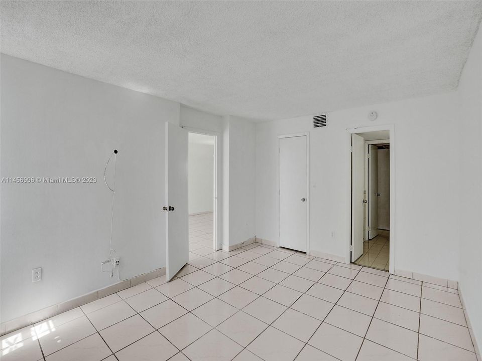 Недавно продано: $350,000 (2 спален, 1 ванн, 820 Квадратных фут)