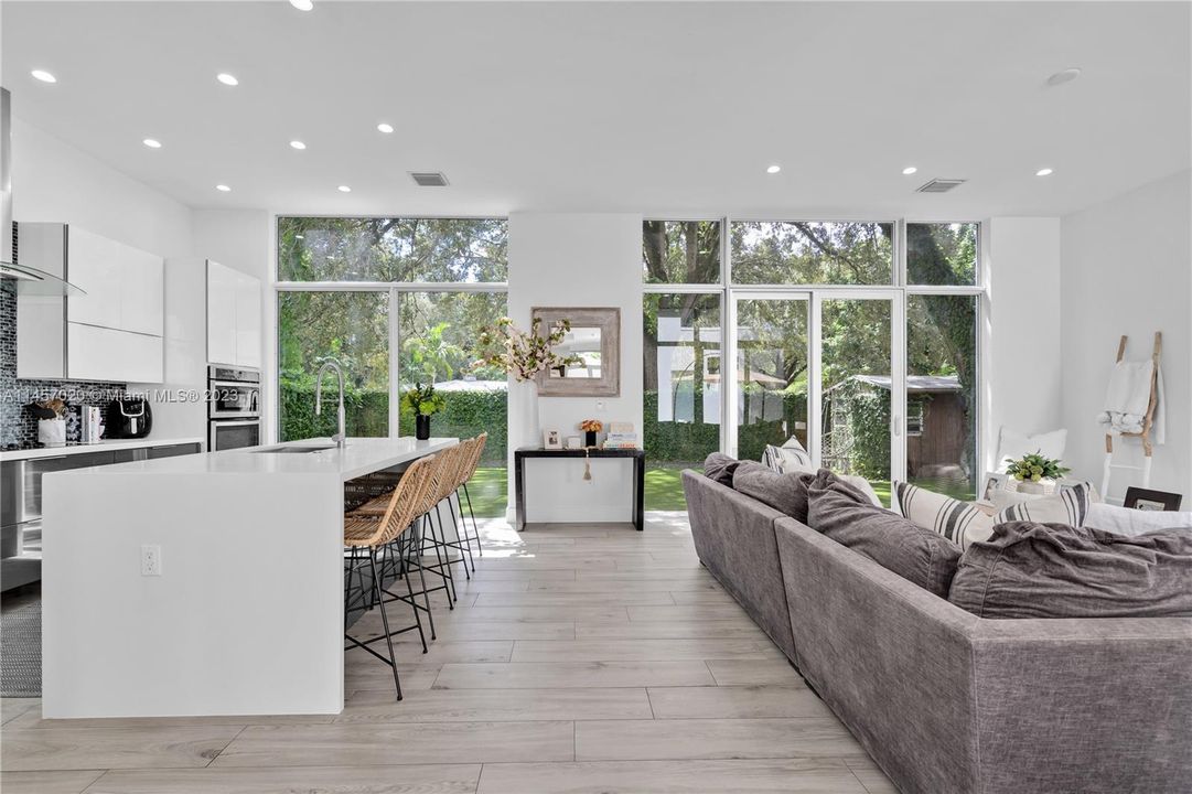 Недавно продано: $1,650,000 (4 спален, 3 ванн, 2874 Квадратных фут)