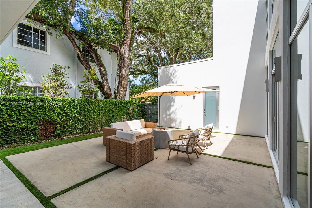 Недавно продано: $1,650,000 (4 спален, 3 ванн, 2874 Квадратных фут)