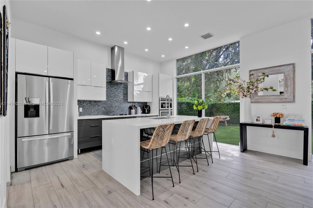 Недавно продано: $1,650,000 (4 спален, 3 ванн, 2874 Квадратных фут)