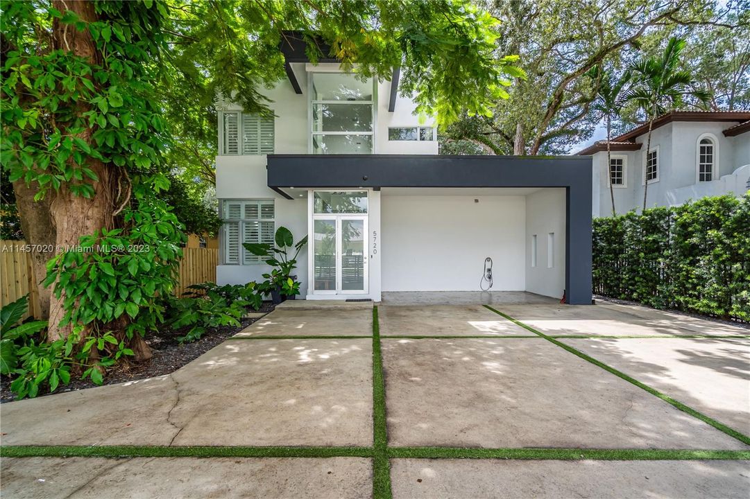 Недавно продано: $1,650,000 (4 спален, 3 ванн, 2874 Квадратных фут)