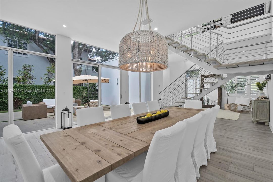 Недавно продано: $1,650,000 (4 спален, 3 ванн, 2874 Квадратных фут)