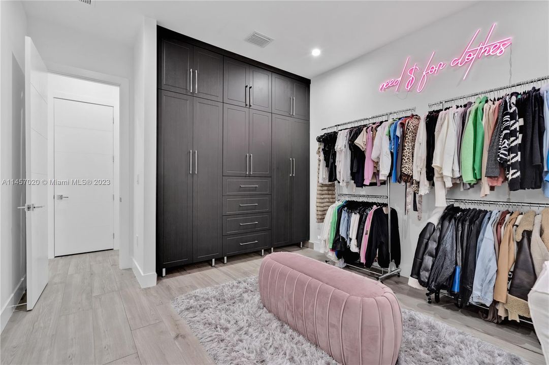 Недавно продано: $1,650,000 (4 спален, 3 ванн, 2874 Квадратных фут)