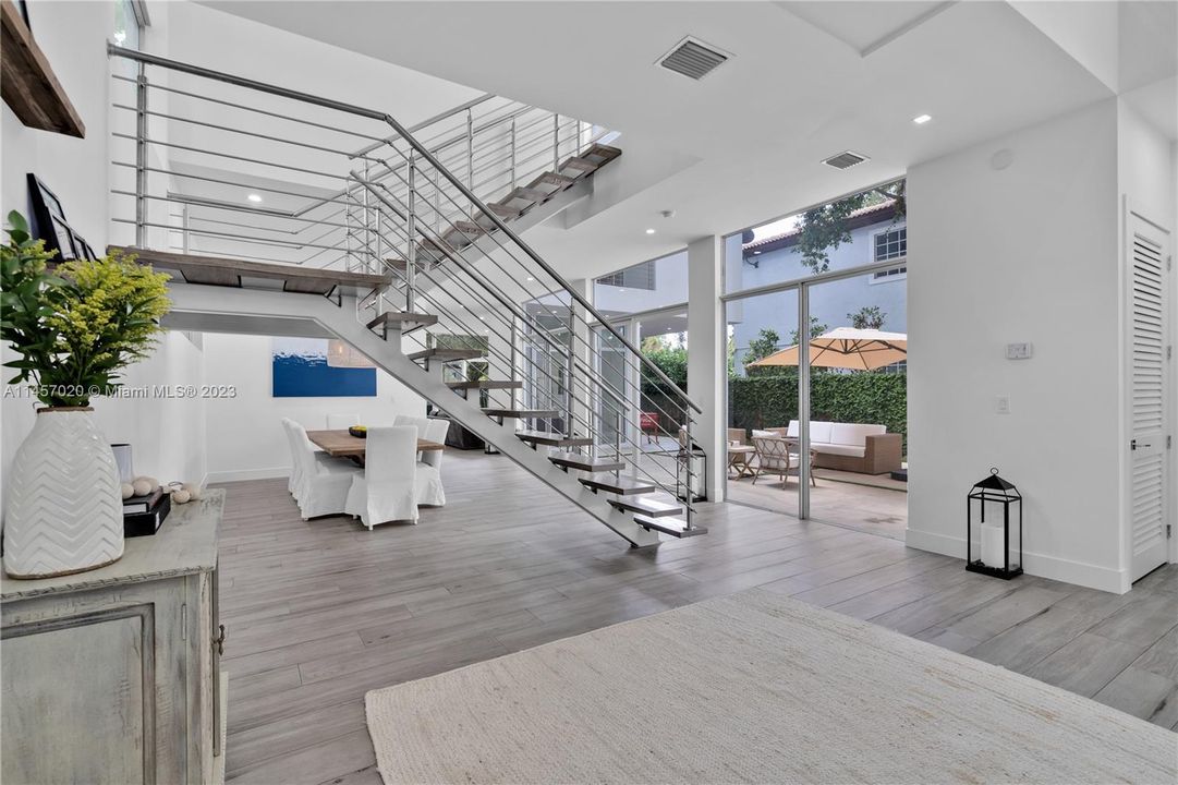 Недавно продано: $1,650,000 (4 спален, 3 ванн, 2874 Квадратных фут)