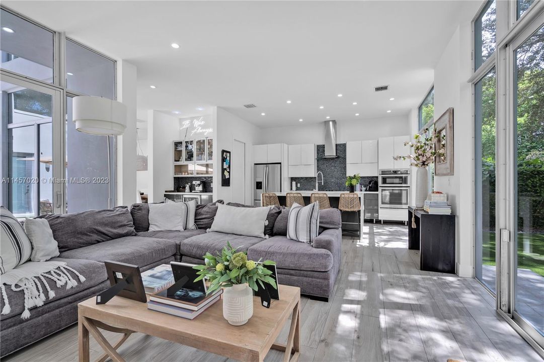 Недавно продано: $1,650,000 (4 спален, 3 ванн, 2874 Квадратных фут)