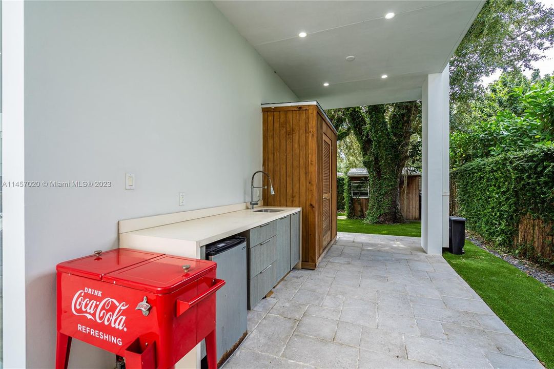 Недавно продано: $1,650,000 (4 спален, 3 ванн, 2874 Квадратных фут)