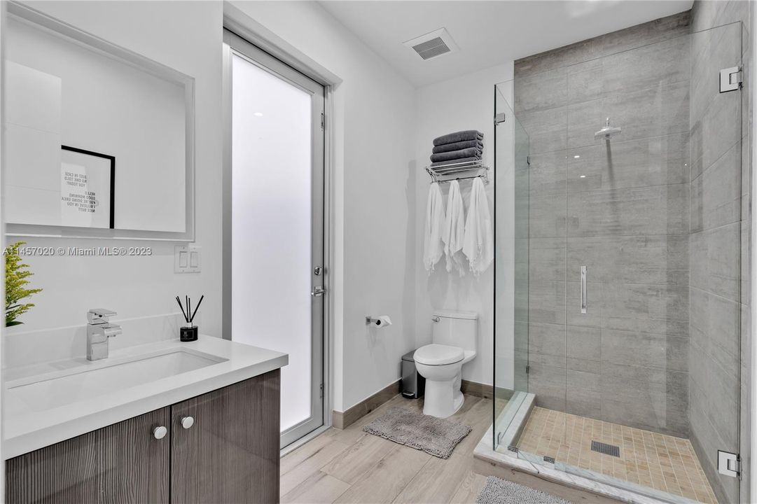 Недавно продано: $1,650,000 (4 спален, 3 ванн, 2874 Квадратных фут)