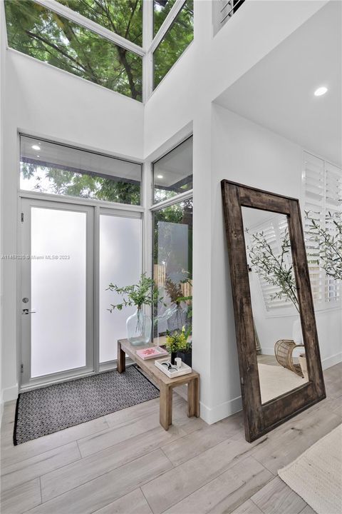 Недавно продано: $1,650,000 (4 спален, 3 ванн, 2874 Квадратных фут)