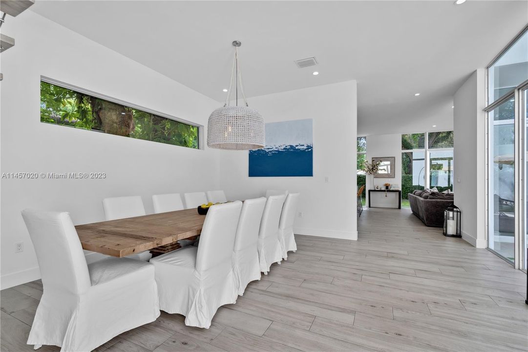 Недавно продано: $1,650,000 (4 спален, 3 ванн, 2874 Квадратных фут)