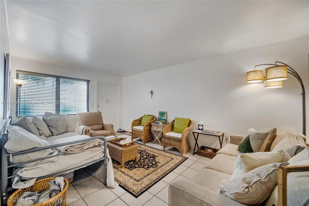 Недавно продано: $299,000 (1 спален, 1 ванн, 645 Квадратных фут)