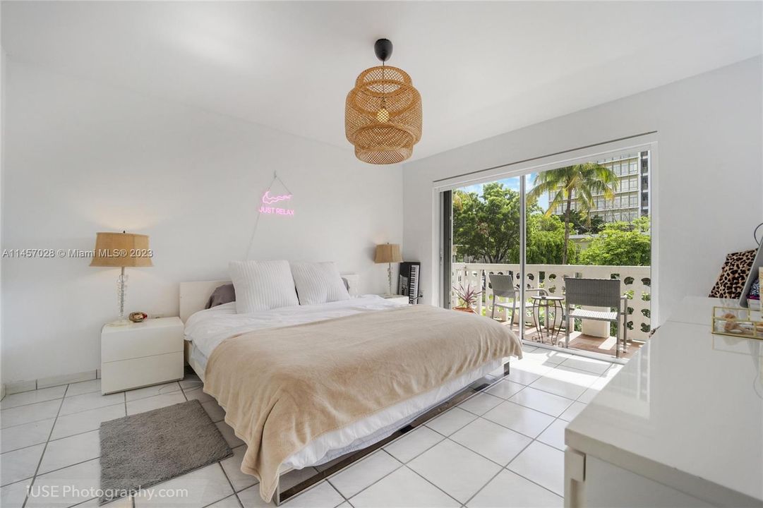 Недавно продано: $299,000 (1 спален, 1 ванн, 645 Квадратных фут)