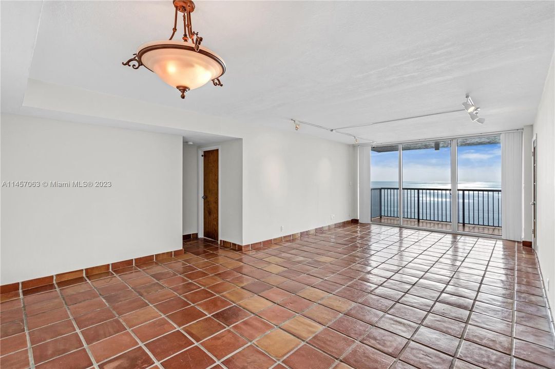 Vendido Recientemente: $1,200,000 (2 camas, 2 baños, 1645 Pies cuadrados)