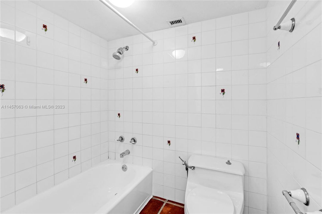 Vendido Recientemente: $1,200,000 (2 camas, 2 baños, 1645 Pies cuadrados)