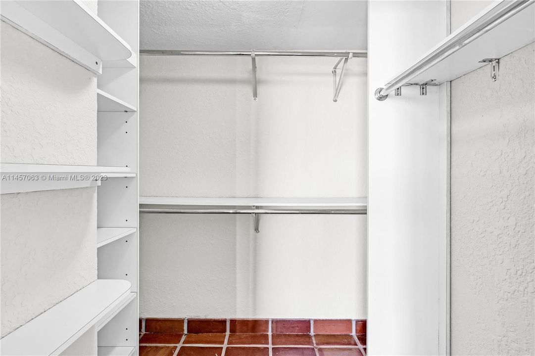 Vendido Recientemente: $1,200,000 (2 camas, 2 baños, 1645 Pies cuadrados)