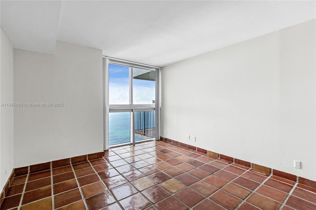 Vendido Recientemente: $1,200,000 (2 camas, 2 baños, 1645 Pies cuadrados)