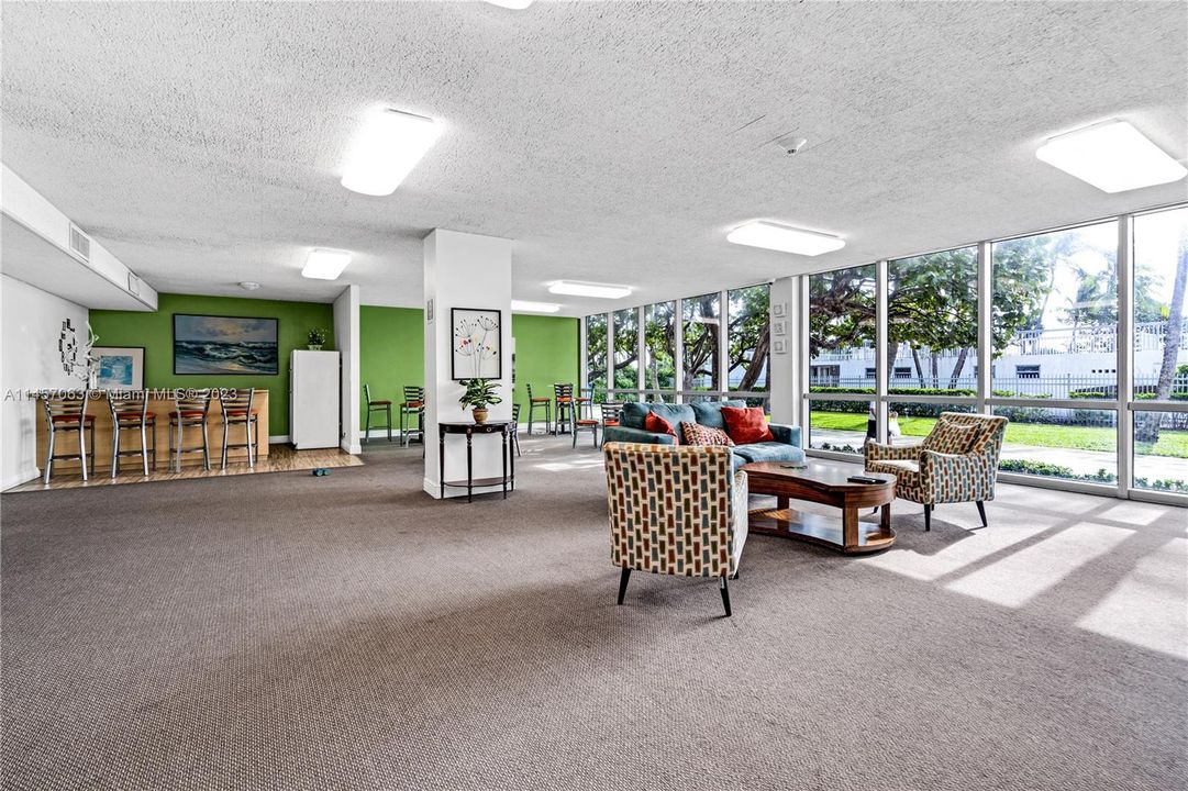 Vendido Recientemente: $1,200,000 (2 camas, 2 baños, 1645 Pies cuadrados)