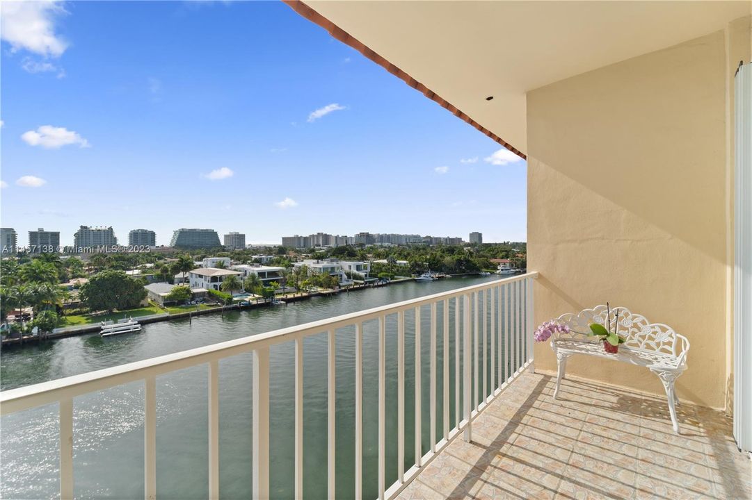 For Sale: $698,000 (2 beds, 2 baths, 1640 Square Feet)