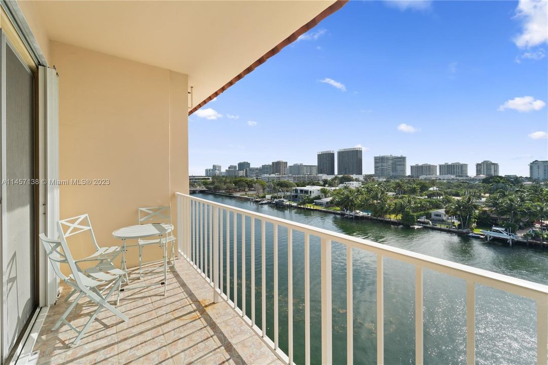 For Sale: $698,000 (2 beds, 2 baths, 1640 Square Feet)