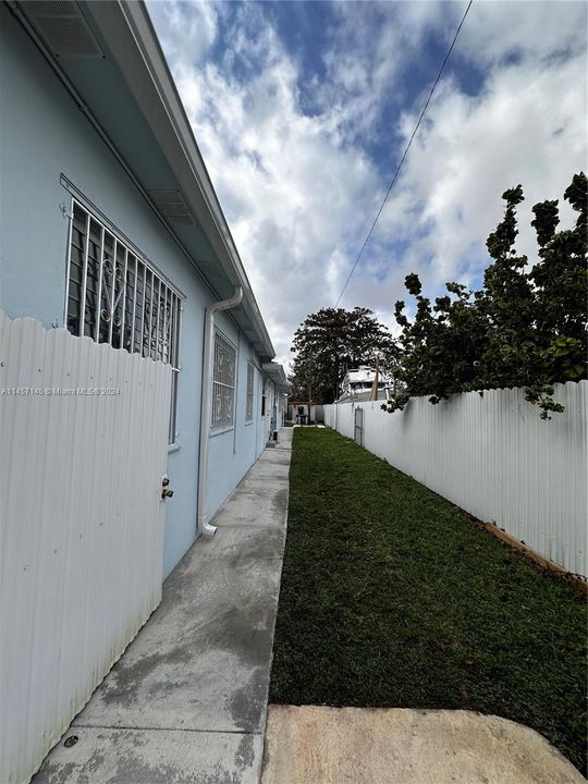 Недавно продано: $692,000 (4 спален, 3 ванн, 1662 Квадратных фут)