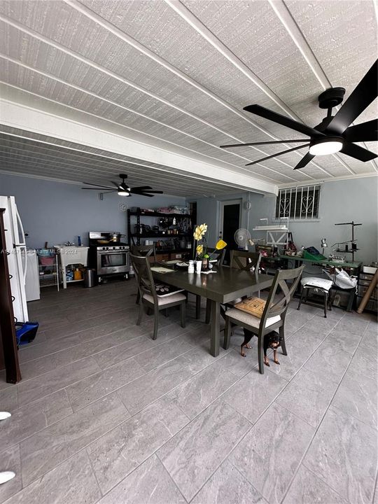 Недавно продано: $692,000 (4 спален, 3 ванн, 1662 Квадратных фут)