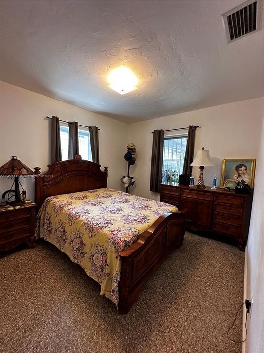 Недавно продано: $692,000 (4 спален, 3 ванн, 1662 Квадратных фут)