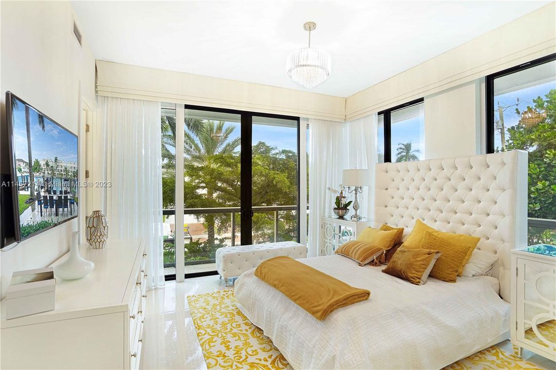 Half bath in hallway / near entry