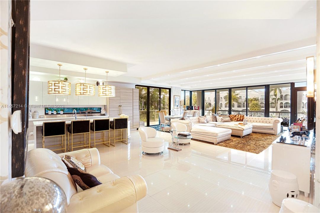 Недавно продано: $2,775,000 (3 спален, 3 ванн, 2904 Квадратных фут)