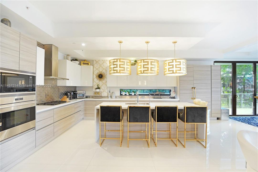 Недавно продано: $2,775,000 (3 спален, 3 ванн, 2904 Квадратных фут)