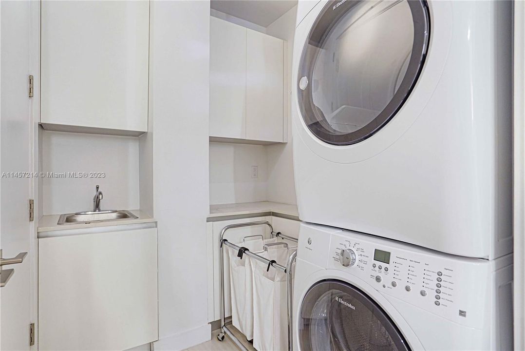 Недавно продано: $2,775,000 (3 спален, 3 ванн, 2904 Квадратных фут)