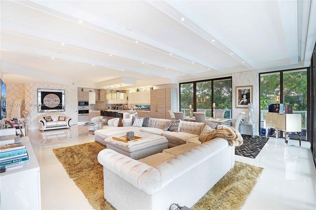 Недавно продано: $2,775,000 (3 спален, 3 ванн, 2904 Квадратных фут)