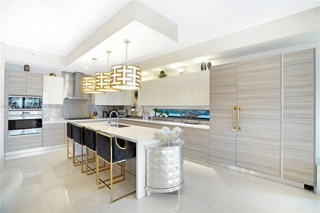 Недавно продано: $2,775,000 (3 спален, 3 ванн, 2904 Квадратных фут)