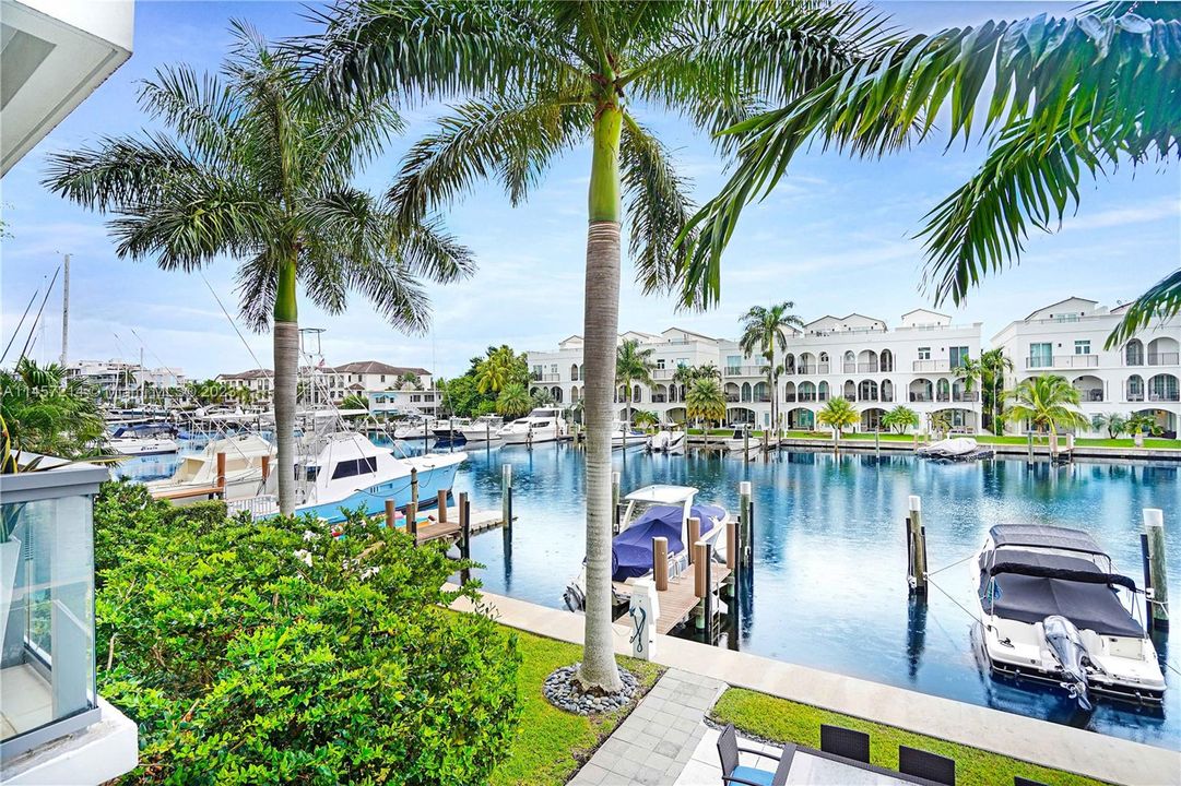 Huge wraparound terrace