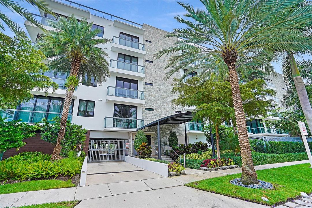 Недавно продано: $2,775,000 (3 спален, 3 ванн, 2904 Квадратных фут)