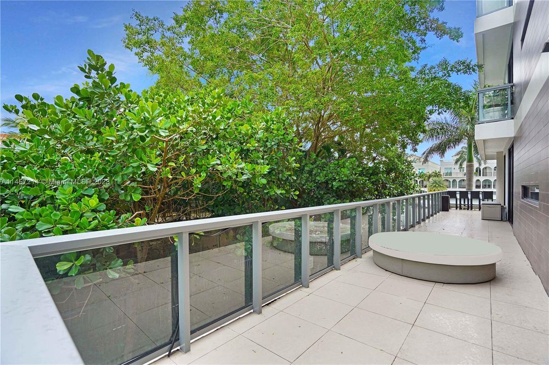 Huge wraparound terrace