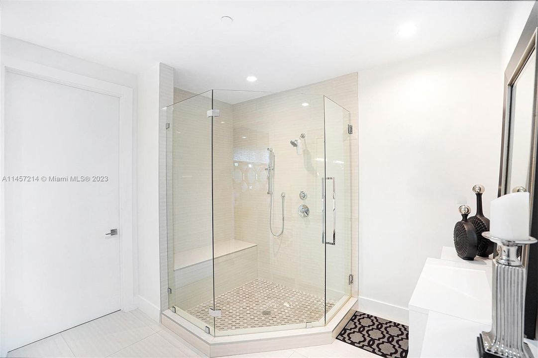 Недавно продано: $2,775,000 (3 спален, 3 ванн, 2904 Квадратных фут)