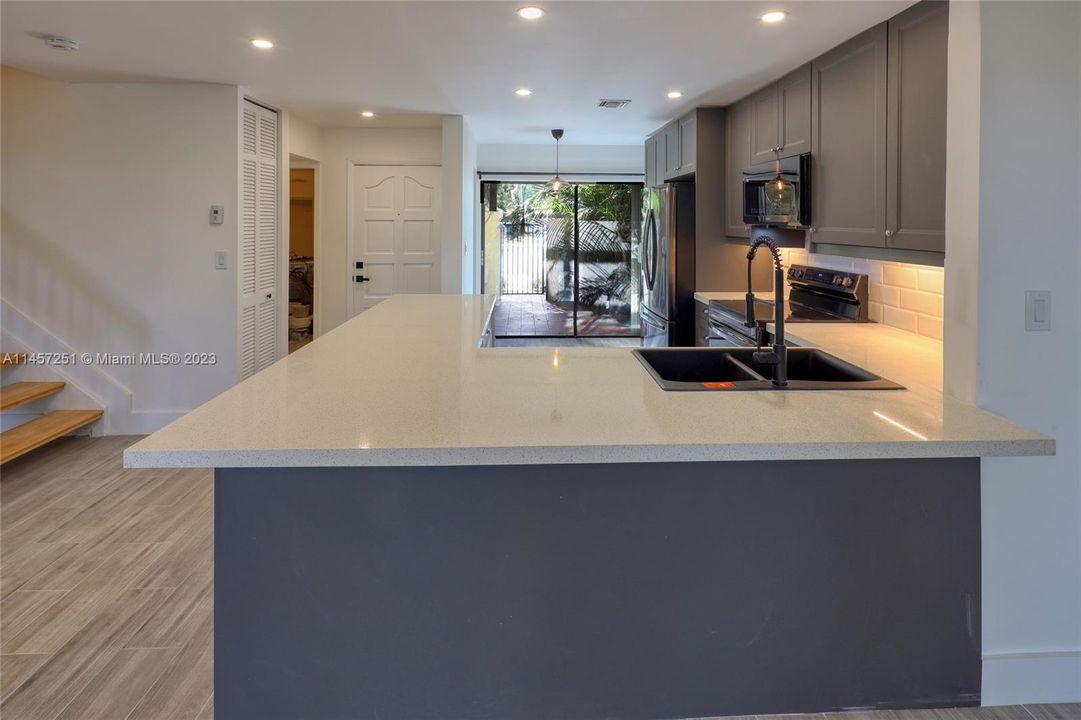 Recently Rented: $4,400 (3 beds, 2 baths, 1712 Square Feet)