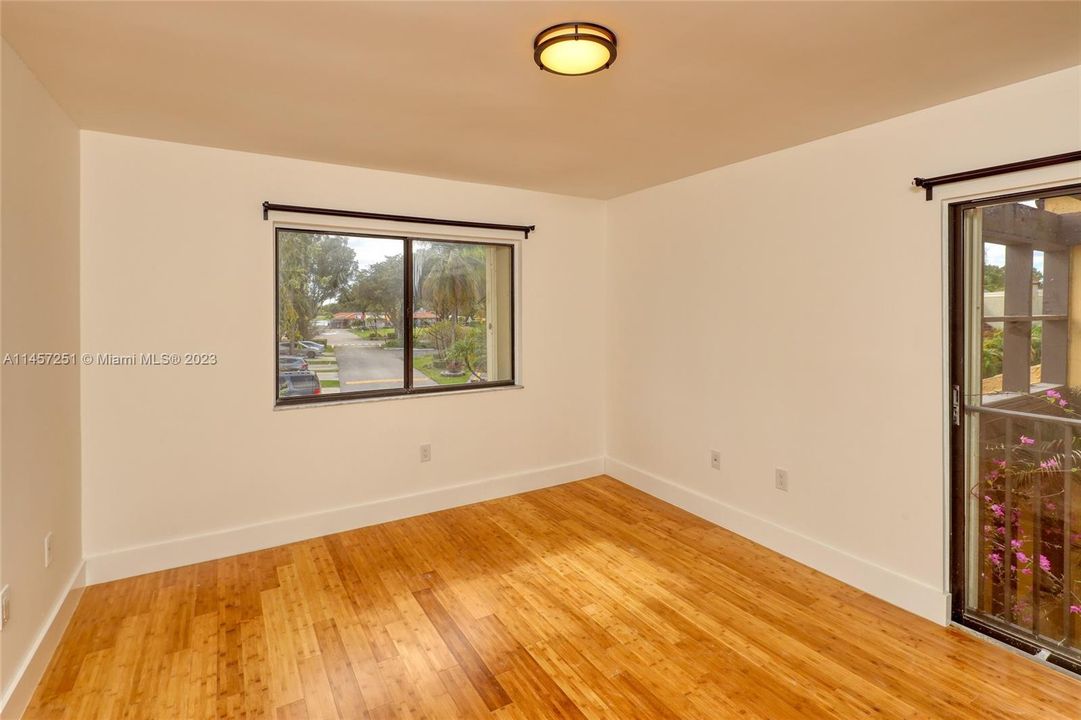 Recently Rented: $4,400 (3 beds, 2 baths, 1712 Square Feet)