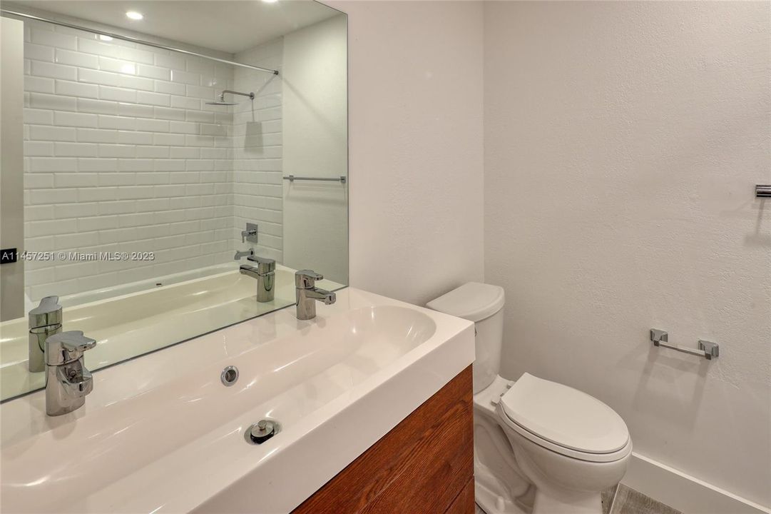 Recently Rented: $4,400 (3 beds, 2 baths, 1712 Square Feet)