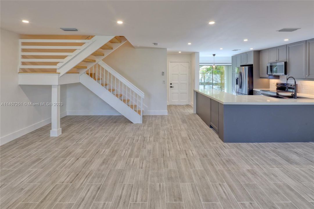 Recently Rented: $4,400 (3 beds, 2 baths, 1712 Square Feet)