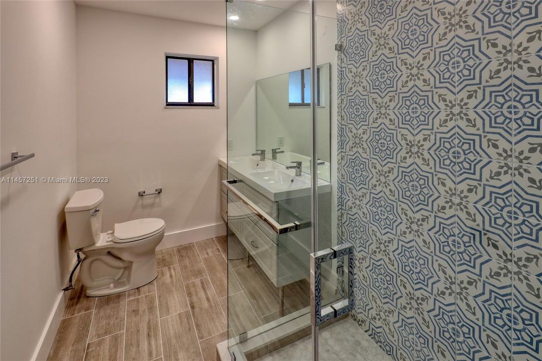 Recently Rented: $4,400 (3 beds, 2 baths, 1712 Square Feet)