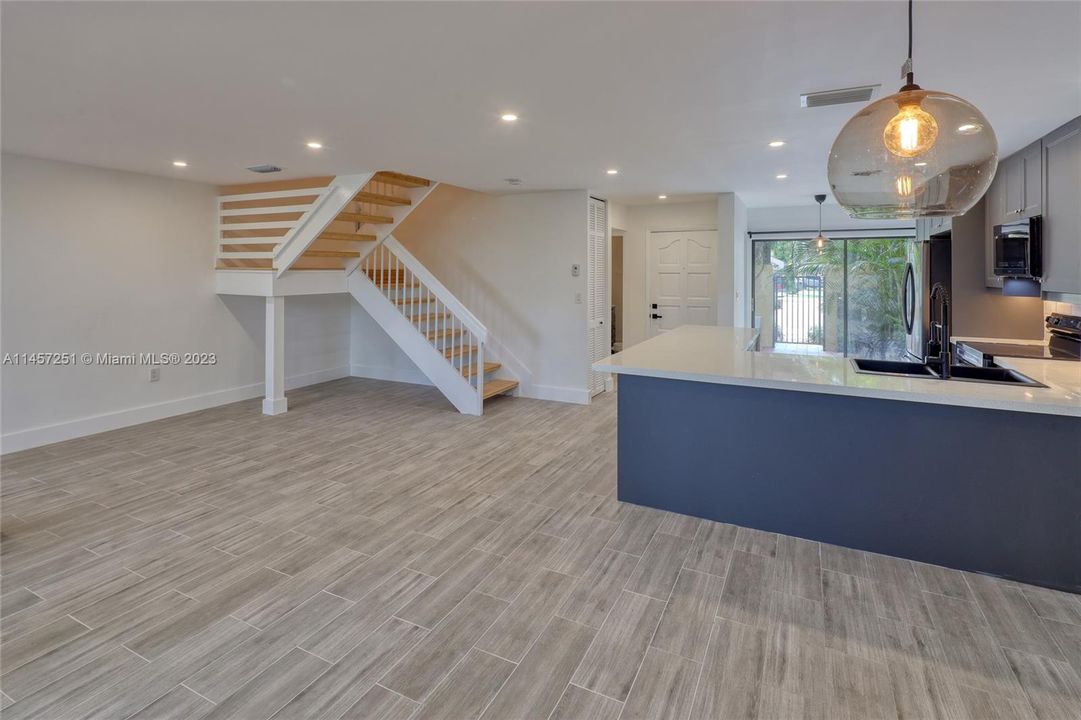 Recently Rented: $4,400 (3 beds, 2 baths, 1712 Square Feet)