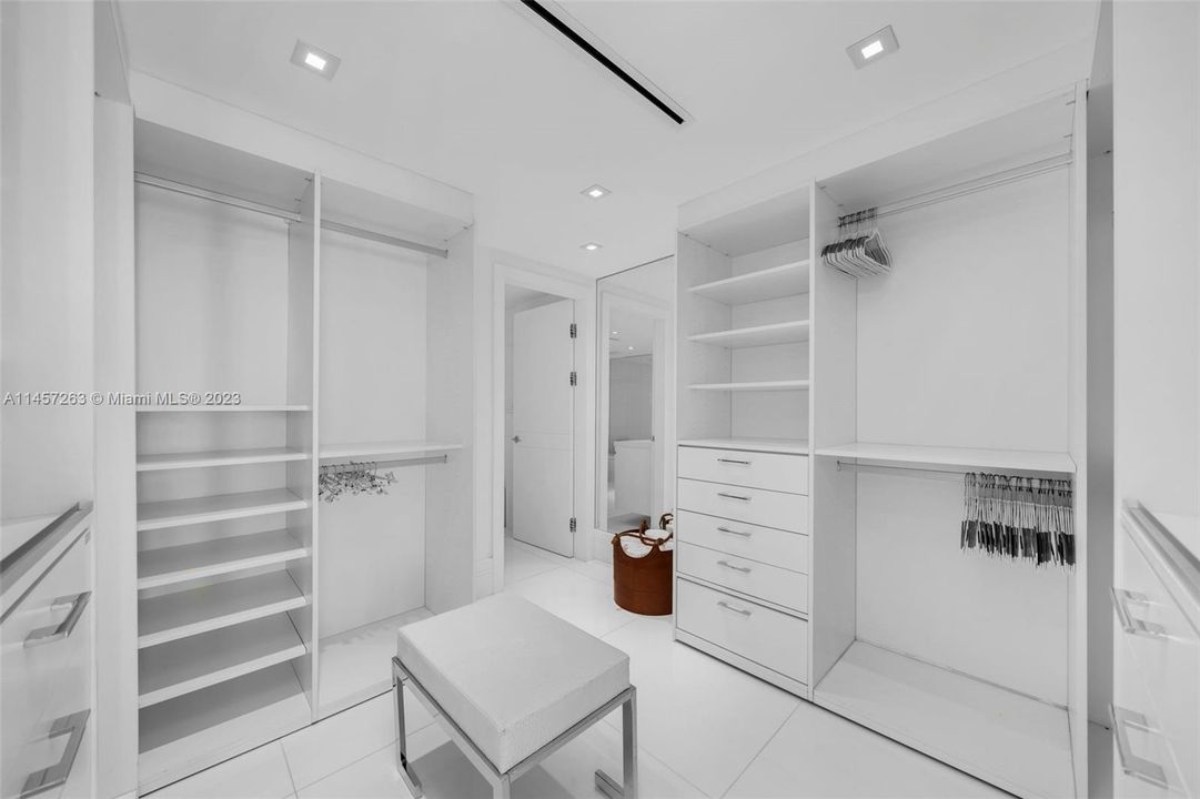 Vendido Recientemente: $2,580,000 (3 camas, 3 baños, 2540 Pies cuadrados)