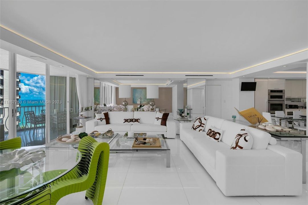 Vendido Recientemente: $2,580,000 (3 camas, 3 baños, 2540 Pies cuadrados)