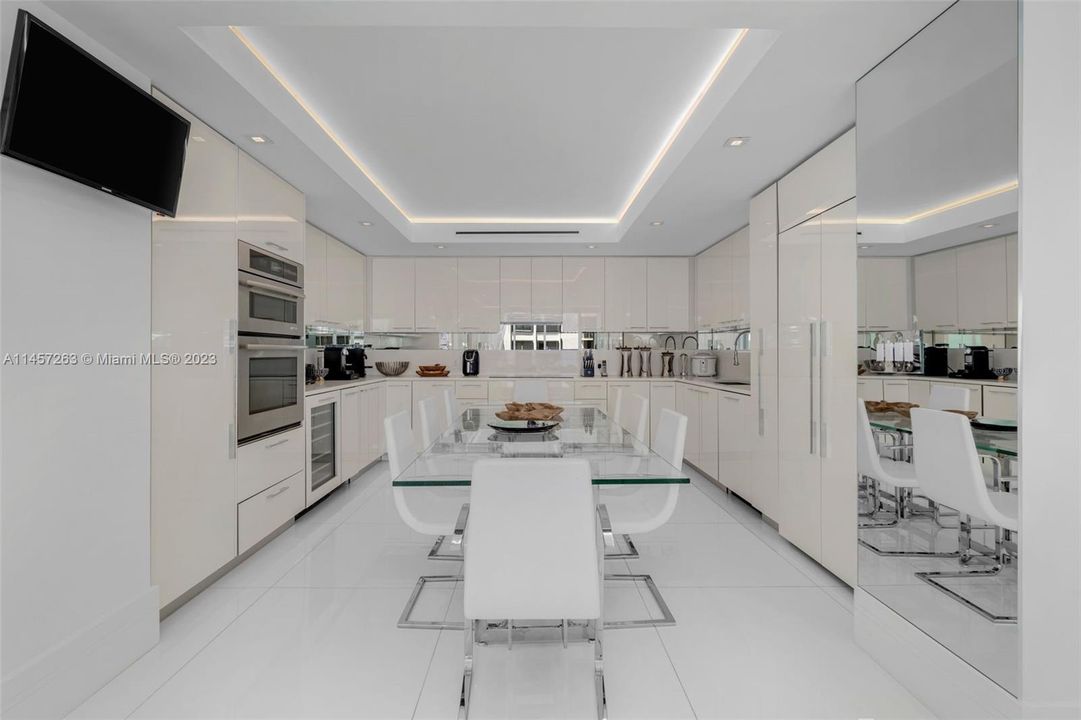 Vendido Recientemente: $2,580,000 (3 camas, 3 baños, 2540 Pies cuadrados)