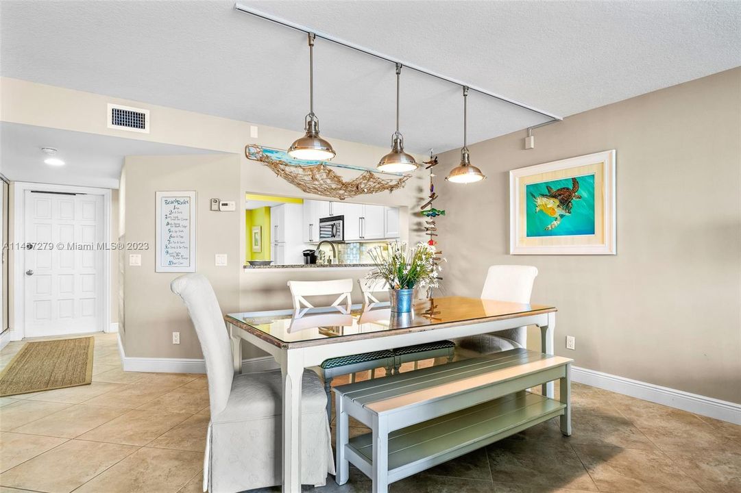 Recently Sold: $865,000 (2 beds, 2 baths, 1350 Square Feet)