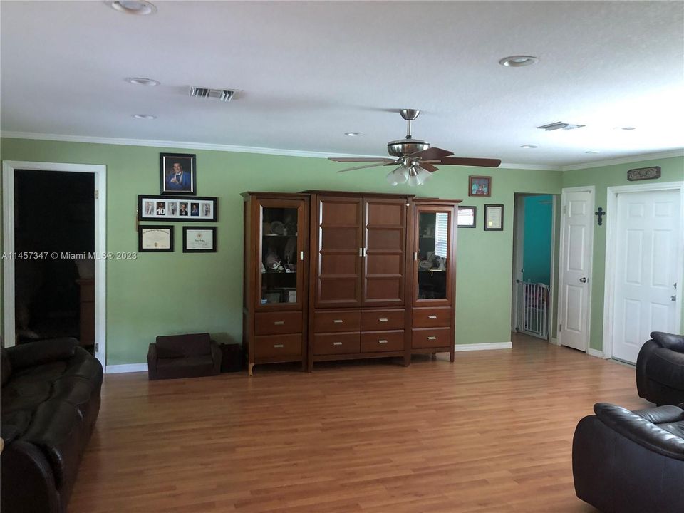 最近售出: $659,000 (3 贝兹, 2 浴室, 1543 平方英尺)