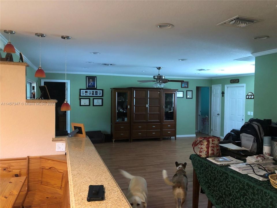 最近售出: $659,000 (3 贝兹, 2 浴室, 1543 平方英尺)