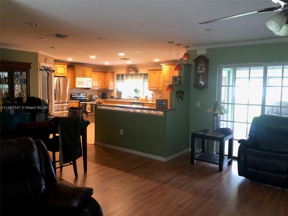 最近售出: $659,000 (3 贝兹, 2 浴室, 1543 平方英尺)