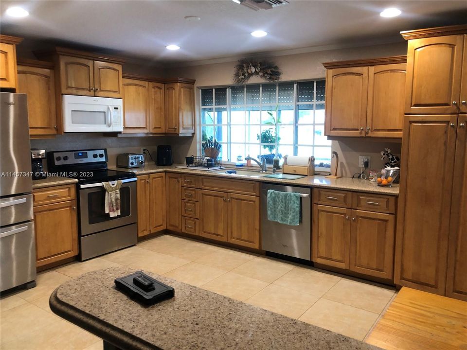 最近售出: $659,000 (3 贝兹, 2 浴室, 1543 平方英尺)