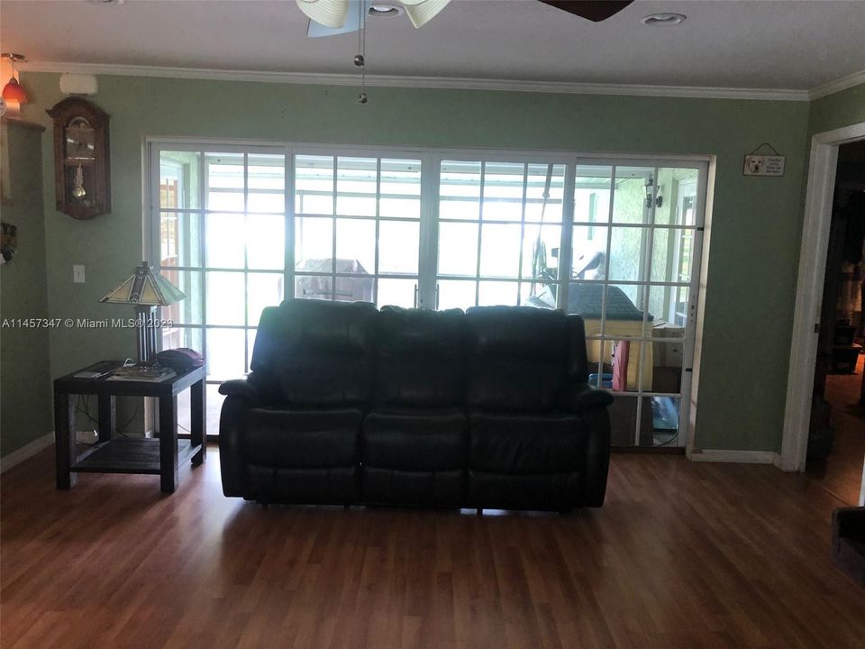 最近售出: $659,000 (3 贝兹, 2 浴室, 1543 平方英尺)